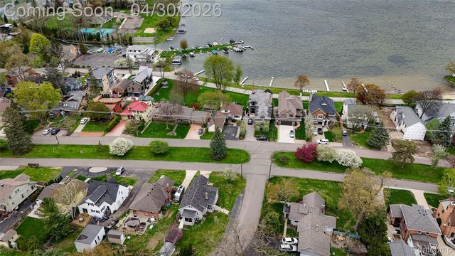 1430 Benvenue Street, Sylvan Lake, MI 48320