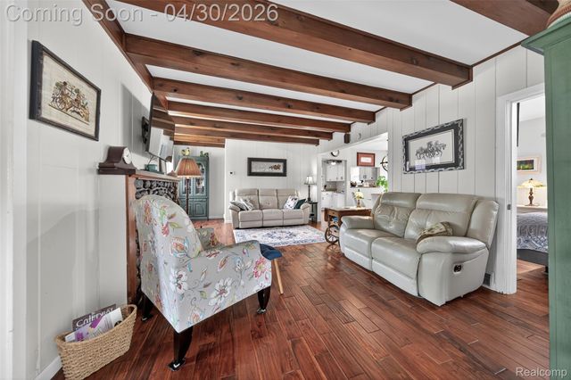 1430 Benvenue Street, Sylvan Lake, MI 48320