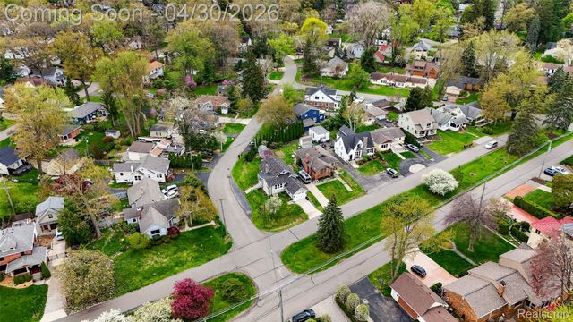 1430 Benvenue Street, Sylvan Lake, MI 48320