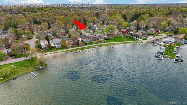 1430 Benvenue Street, Sylvan Lake, MI 48320