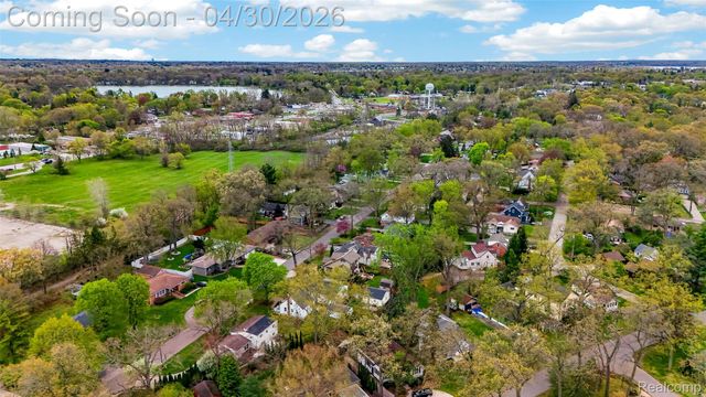 1430 Benvenue Street, Sylvan Lake, MI 48320