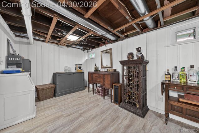 1430 Benvenue Street, Sylvan Lake, MI 48320