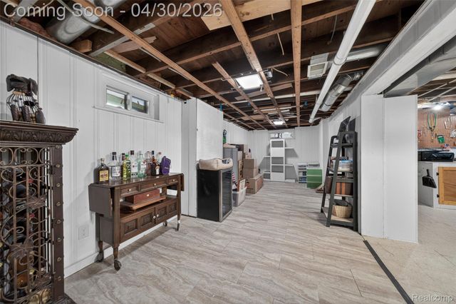 1430 Benvenue Street, Sylvan Lake, MI 48320