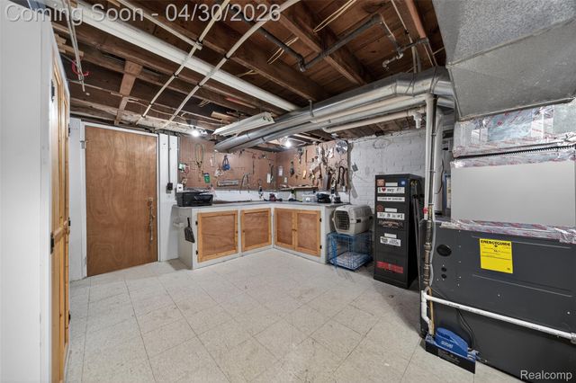 1430 Benvenue Street, Sylvan Lake, MI 48320