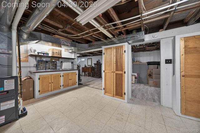 1430 Benvenue Street, Sylvan Lake, MI 48320