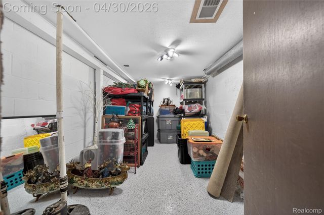 1430 Benvenue Street, Sylvan Lake, MI 48320