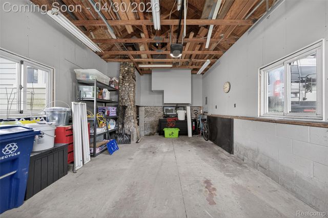1430 Benvenue Street, Sylvan Lake, MI 48320