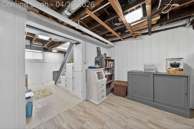 1430 Benvenue Street, Sylvan Lake, MI 48320