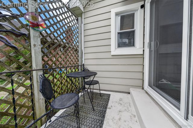 1430 Benvenue Street, Sylvan Lake, MI 48320