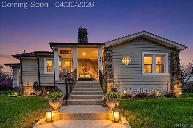 1430 Benvenue Street, Sylvan Lake, MI 48320