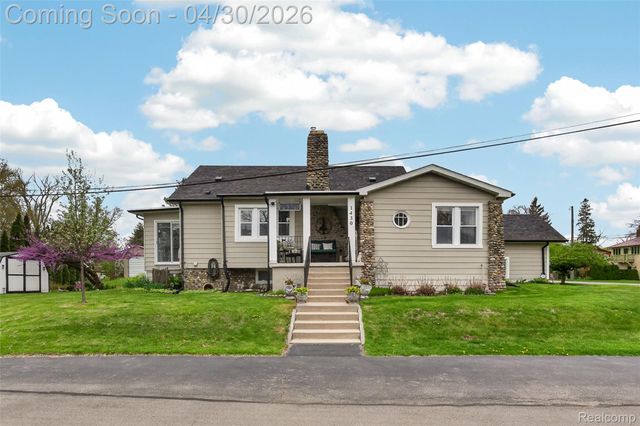 1430 Benvenue Street, Sylvan Lake, MI 48320