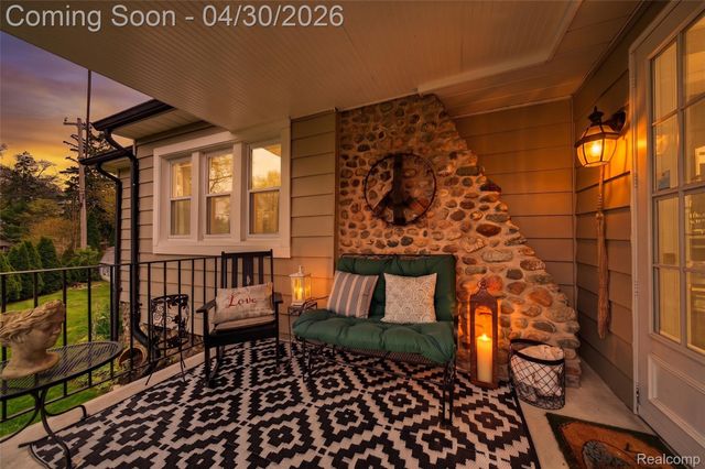 1430 Benvenue Street, Sylvan Lake, MI 48320