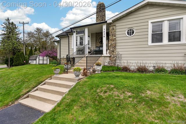 1430 Benvenue Street, Sylvan Lake, MI 48320