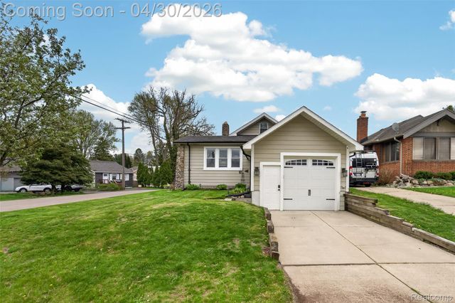 1430 Benvenue Street, Sylvan Lake, MI 48320