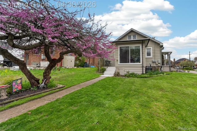 1430 Benvenue Street, Sylvan Lake, MI 48320