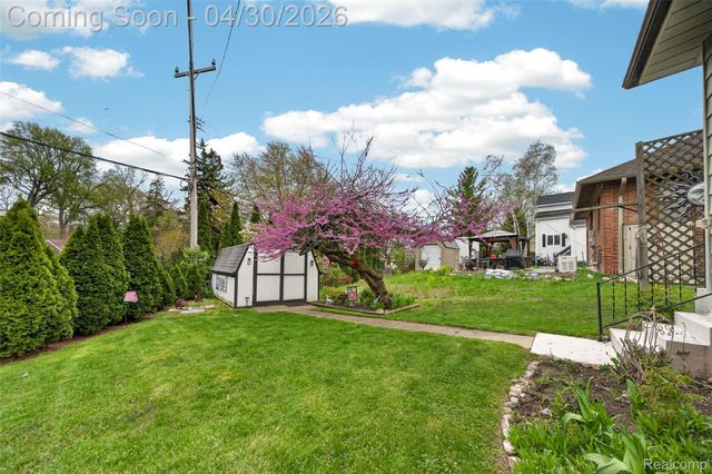 1430 Benvenue Street, Sylvan Lake, MI 48320