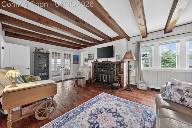 1430 Benvenue Street, Sylvan Lake, MI 48320