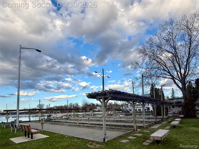 1430 Benvenue Street, Sylvan Lake, MI 48320