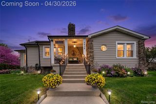 1430 Benvenue Street, Sylvan Lake, MI 48320