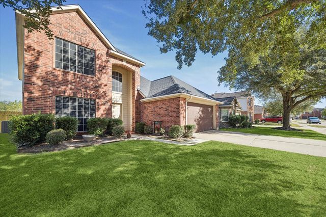 5243 El Tigre Lane, Baytown, TX 77521