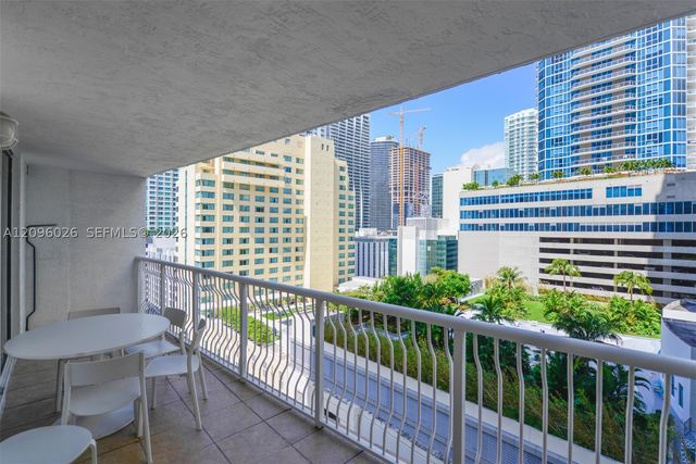 1200 Brickell Bay Dr 1720, Miami, FL 33131