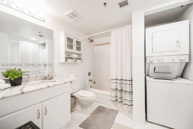 1200 Brickell Bay Dr 1720, Miami, FL 33131