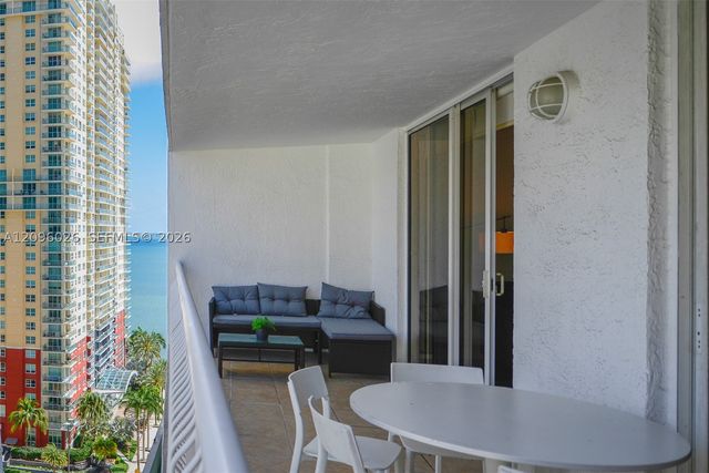1200 Brickell Bay Dr 1720, Miami, FL 33131