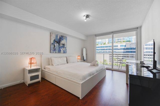 1200 Brickell Bay Dr 1720, Miami, FL 33131
