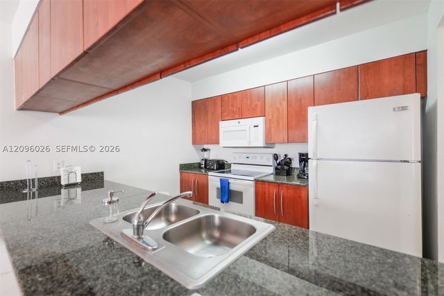 1200 Brickell Bay Dr 1720, Miami, FL 33131