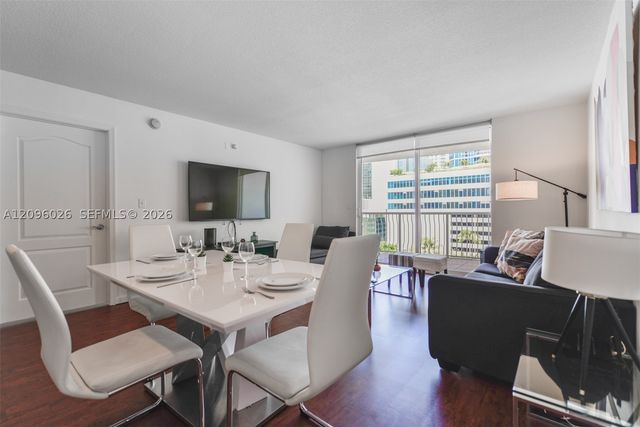 1200 Brickell Bay Dr 1720, Miami, FL 33131