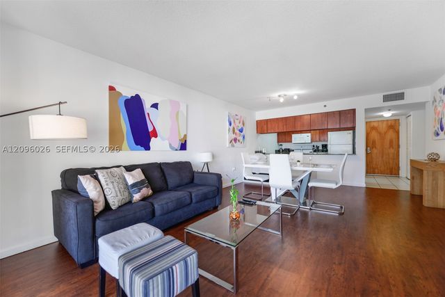 1200 Brickell Bay Dr 1720, Miami, FL 33131
