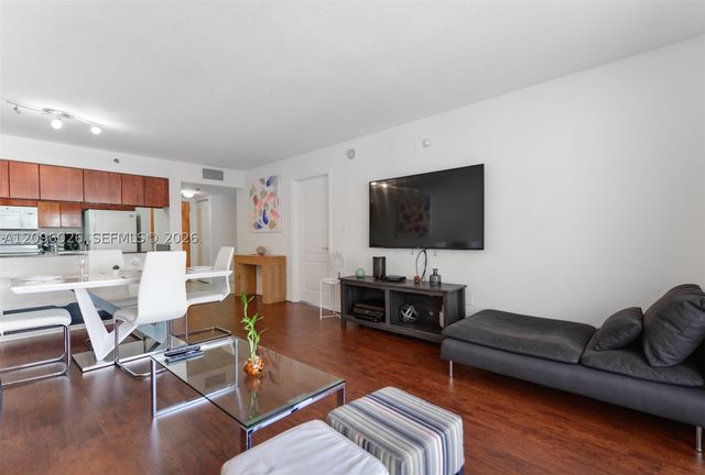 1200 Brickell Bay Dr 1720, Miami, FL 33131