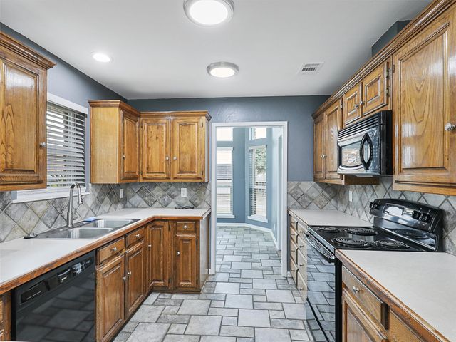 508 Castlegate Street, Howe, TX 75459