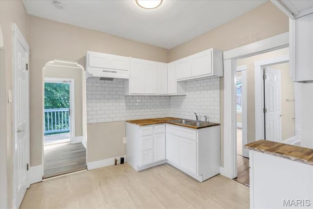 2424 Gothland Avenue, Overland, MO 63114