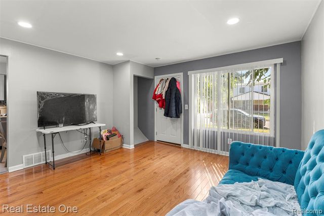 496 Lenoir Avenue, River Rouge, MI 48218