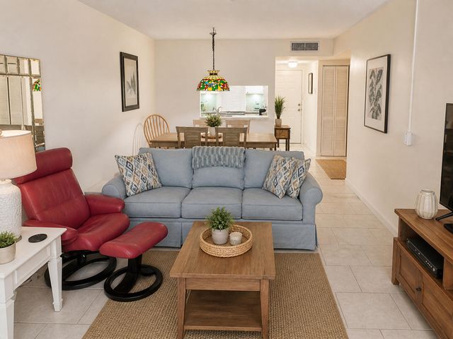 2841 Somerset Drive 107, Lauderdale Lakes, FL 33311