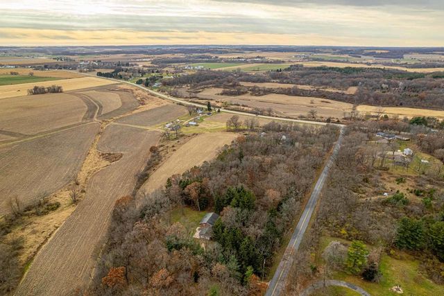 6689 Purcell Road, Belleville, WI 53508