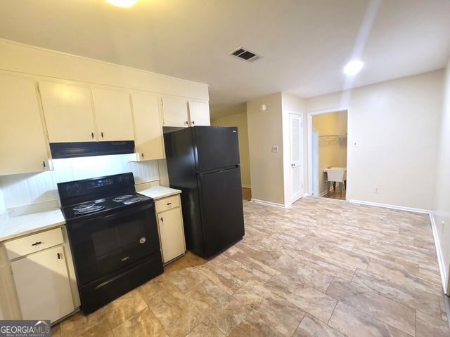 421 Willow Avenue, Warner Robins, GA 31093