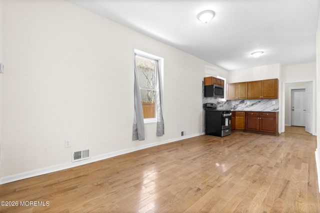 435 S 17th Street, Newark, NJ 07103