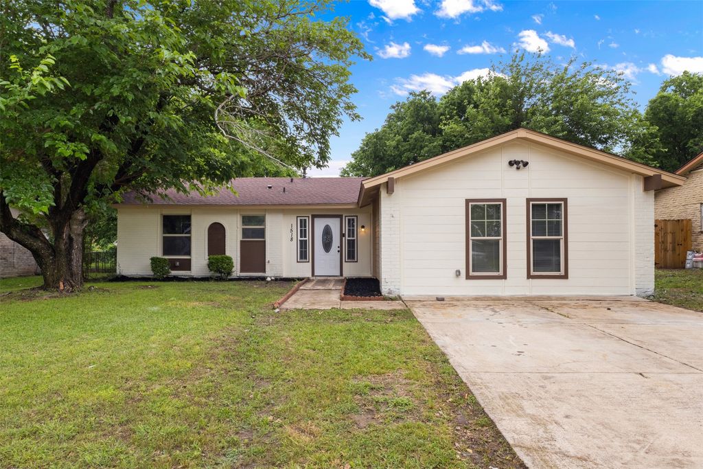 1518 Clearbrook Street, Lancaster, TX 75134