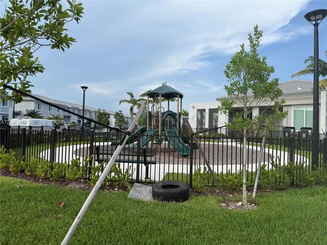 1371 SE 7th Ter 1371, Homestead, FL 33034