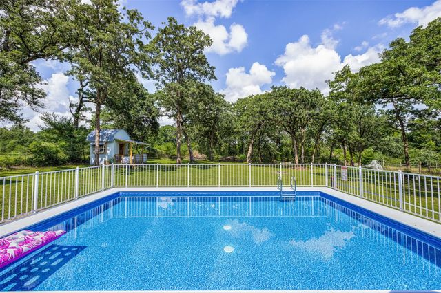7023 County Road 329, Buffalo, TX 75831