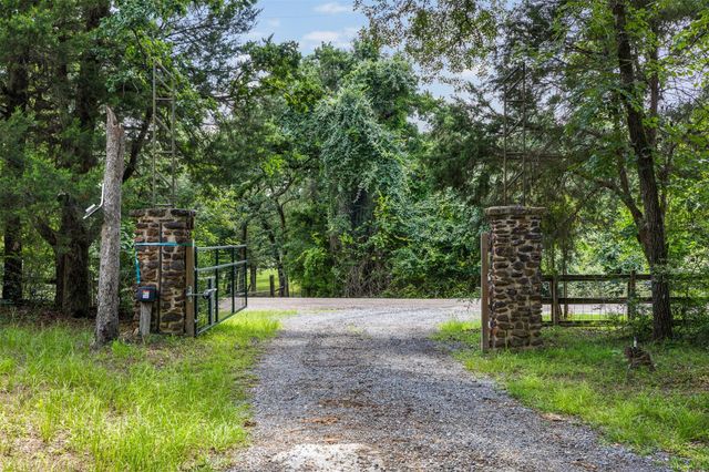 7023 County Road 329, Buffalo, TX 75831