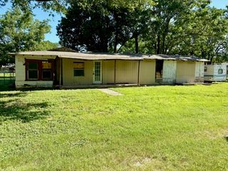 304 W Kentucky Street, Chico, TX 76431