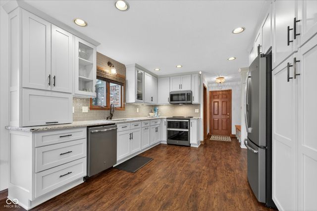 3762 Bent Tree Lane, Greenwood, IN 46143