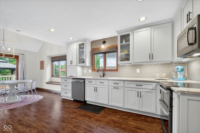 3762 Bent Tree Lane, Greenwood, IN 46143
