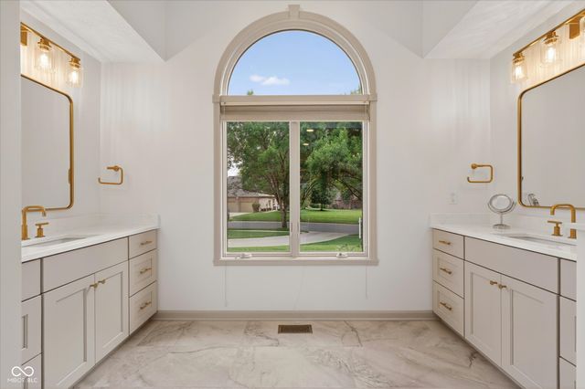 3762 Bent Tree Lane, Greenwood, IN 46143