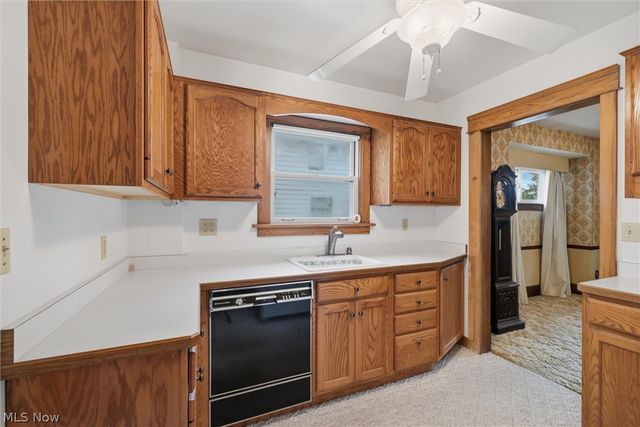 556 Belvedere Avenue SE, Warren, OH 44483