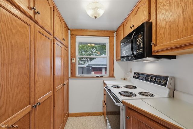 556 Belvedere Avenue SE, Warren, OH 44483