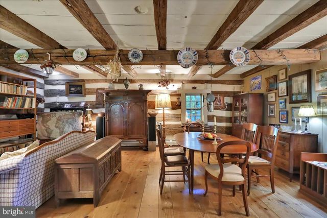 1095 TEXTER MOUNTAIN RD, Robesonia, PA 19551